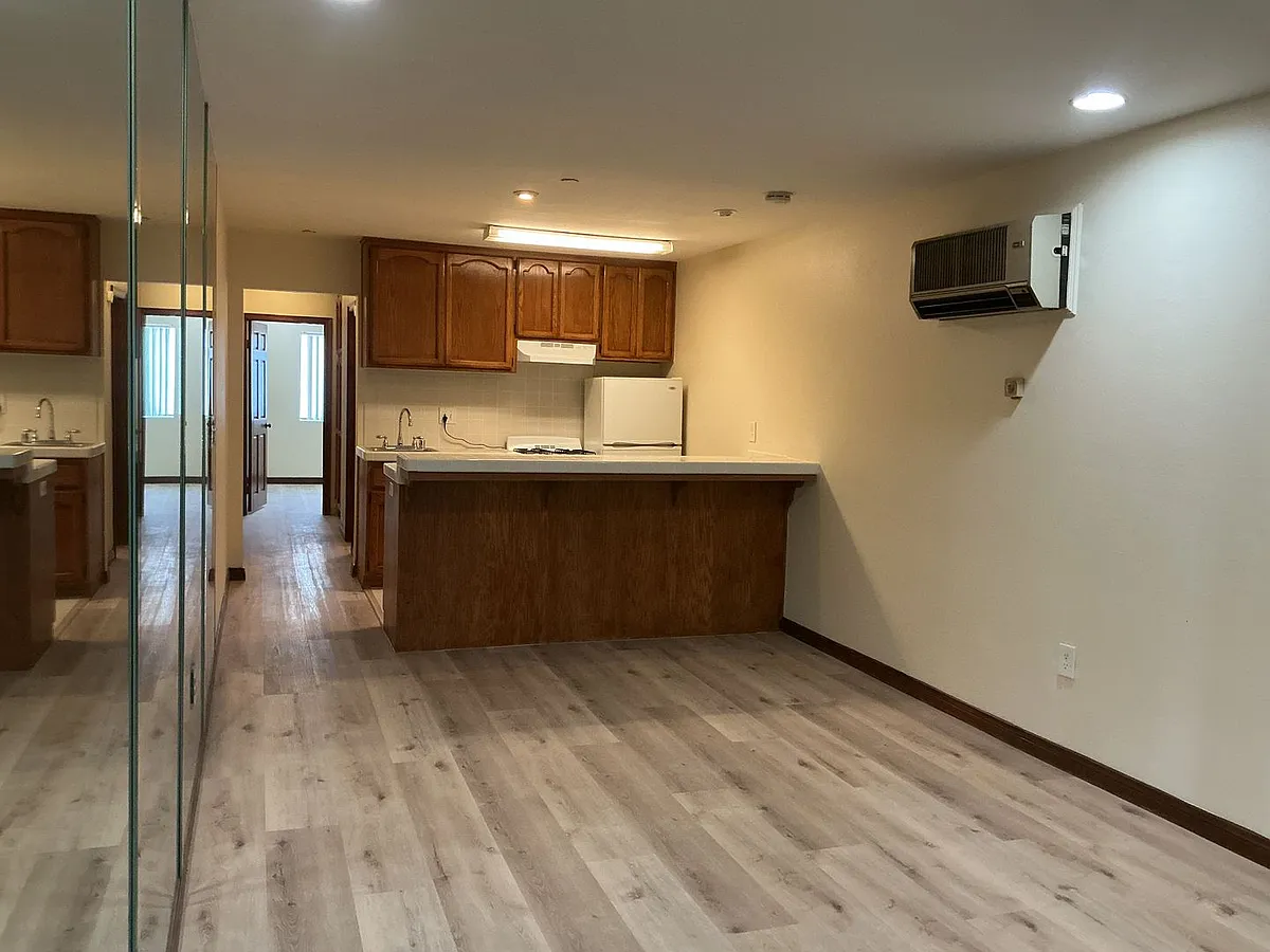 Building Photo - 17200 Newhope St #325