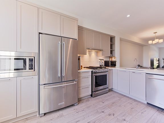 5th image of 3565 Baycrest Ave #131