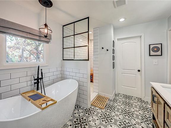 5th image of 10209 Briar Dr