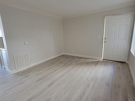 4th image of 7045 Woodley Ave Unit 117