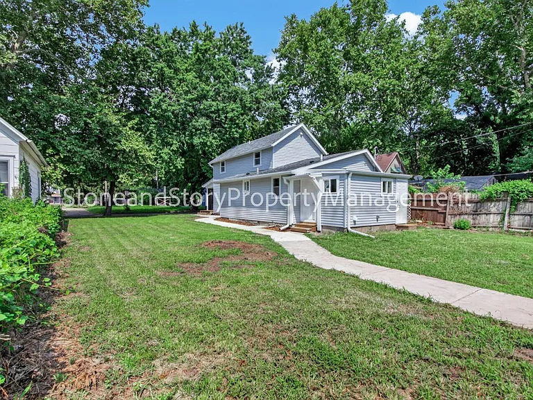 414 NE Grattan St — Photo 3
