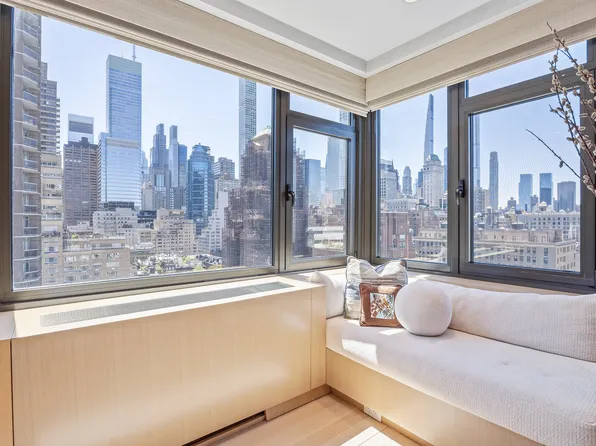 160 East 65th Street 14C image 2 of 18