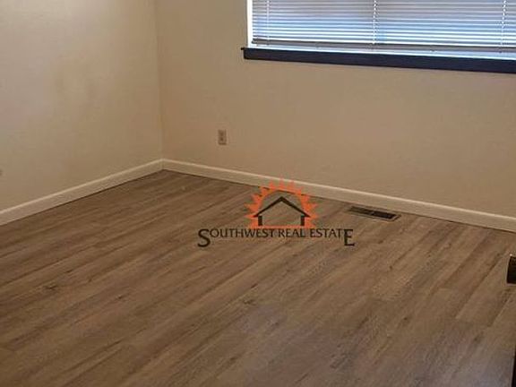 4th image of 2108 Gladstone St #4