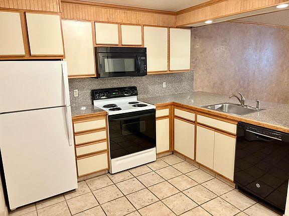 Full kitchen
