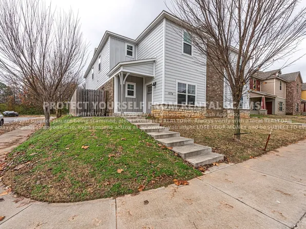 1374 N Corsica Dr, Fayetteville, AR 72704