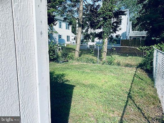 5th image of 102 Tennyson Ave