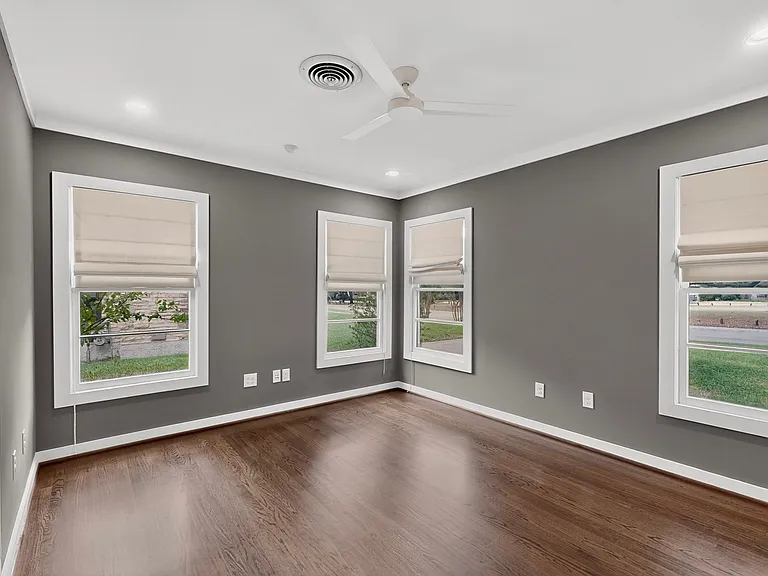 2323 Barberry Dr — Photo 23