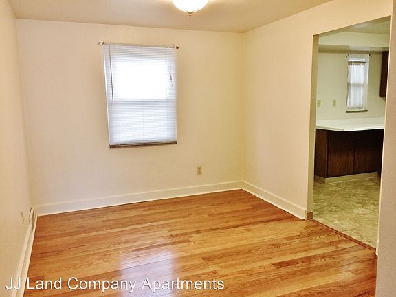 3rd image of 132 Lexington Ave
