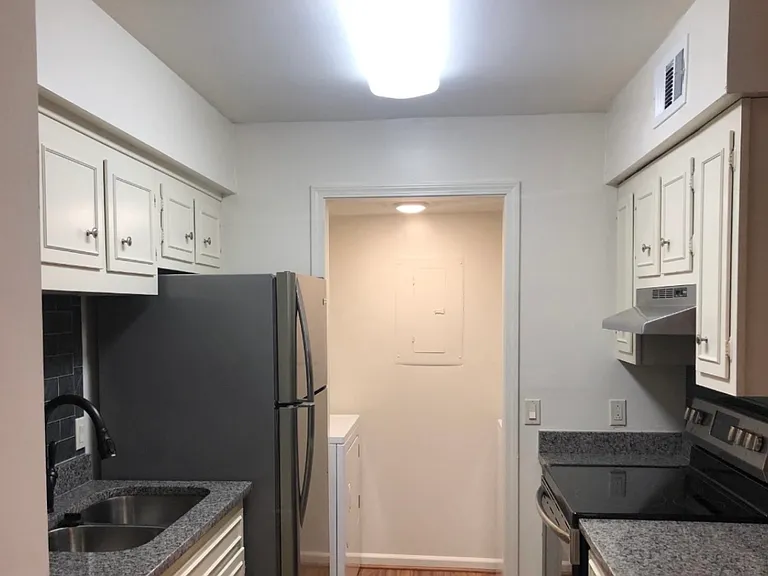 2905 Burch Ave #7 — Photo 19