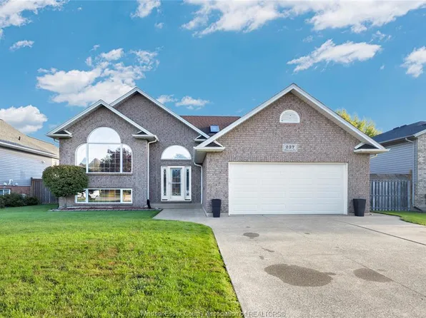 237 Woodview Dr, Essex, ON N8M 3E9