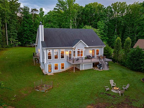 4th image of 214 Tara Woods Dr