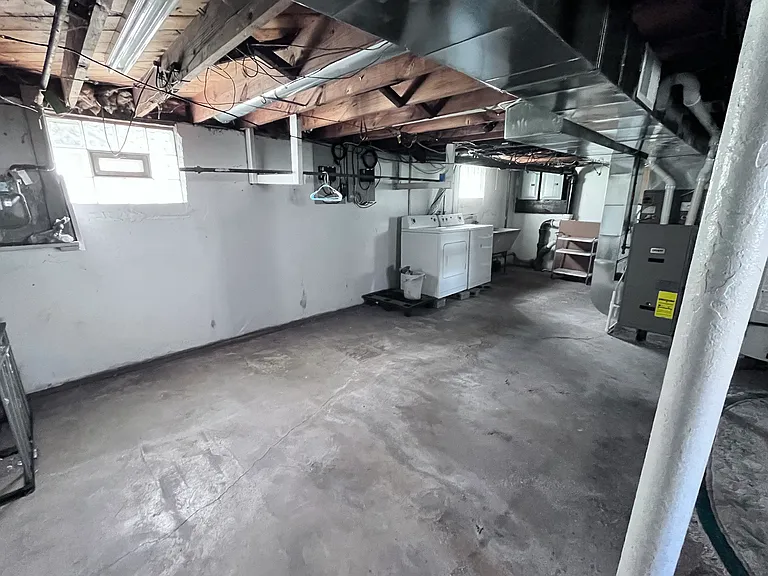 85 Royal Pkwy W — Photo 25