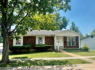 8976 Antonette Hills Dr, Saint Louis, MO 63123