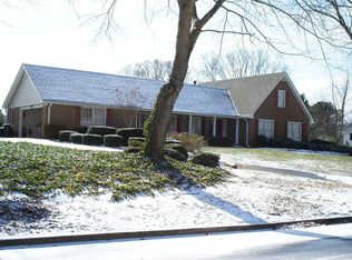 135 Saddle Creek Dr, Roswell, GA 30076