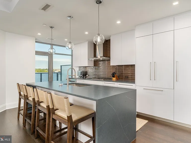 310 Strand St #503 — Photo 11