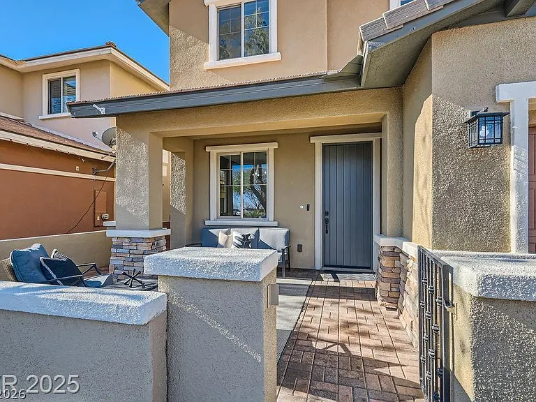5873 Skyfall Ct — Photo 4