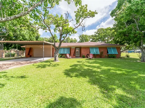 420 E Bayshore Drive, Palacios, TX 77465
