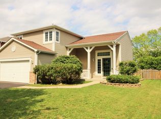 810 Parc Ct, Lake In The Hills, IL 60156
