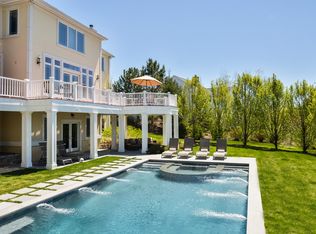 8 Oak Ridge Ct, West Harrison, NY 10604