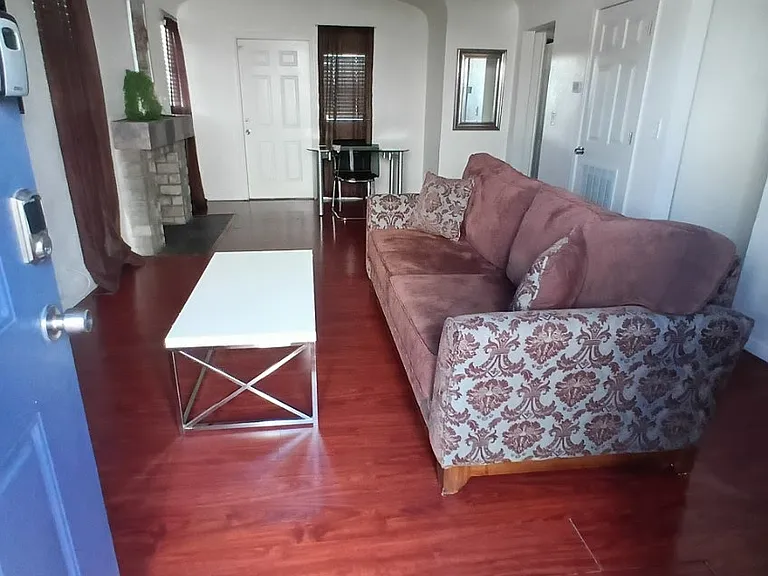 712 E Pierce St #1 — Photo 2