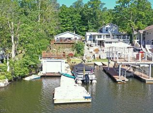 221 Squaw Trl, Andover, NJ 07821
