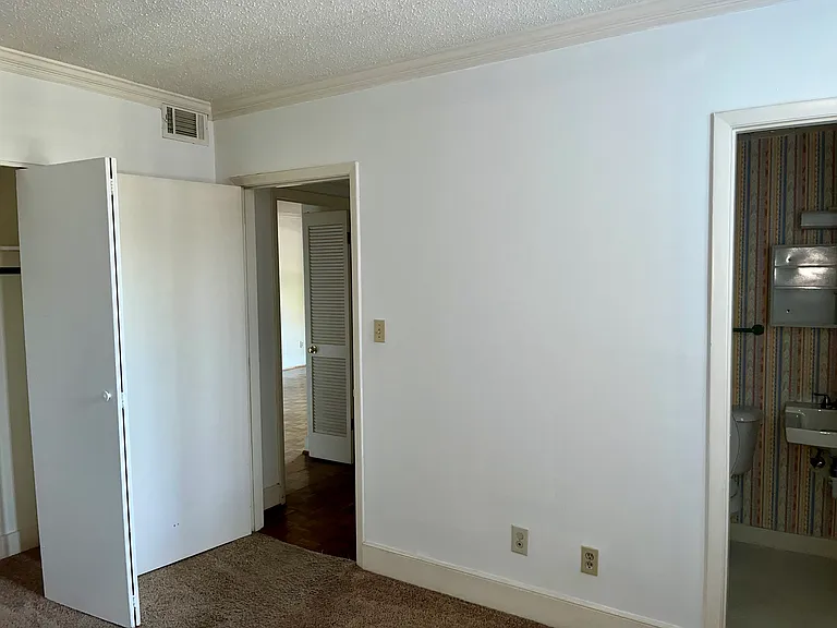 619 King St #210 — Photo 8