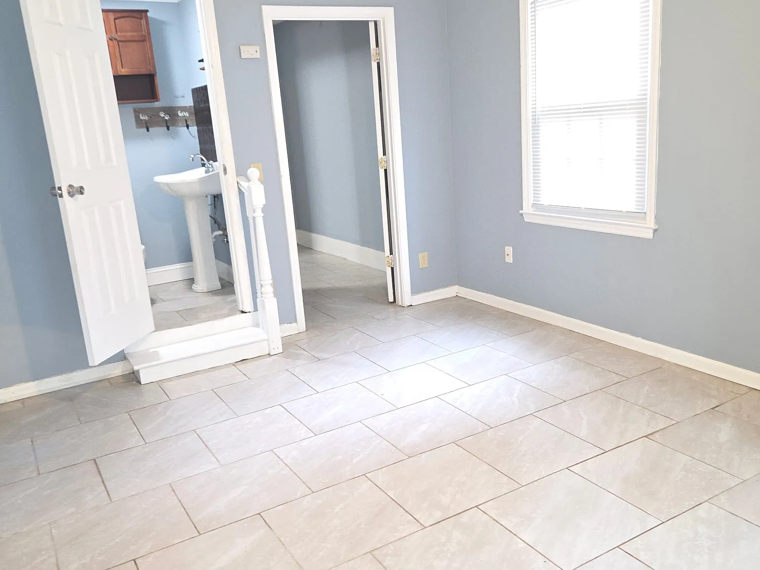 5 bed, 2.5 bath, 1856 sqft, $2,303 — Photo 4