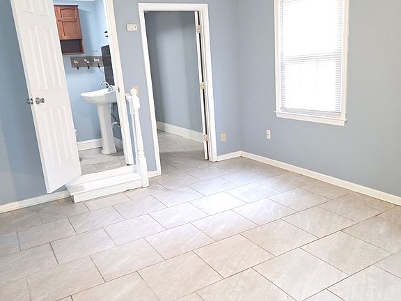4th image of 109 Carmon St