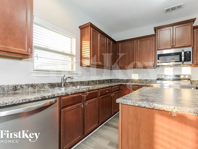 2045 Kensington Ct — Photo 8