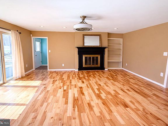 4th image of 712 Loch Ness Cir