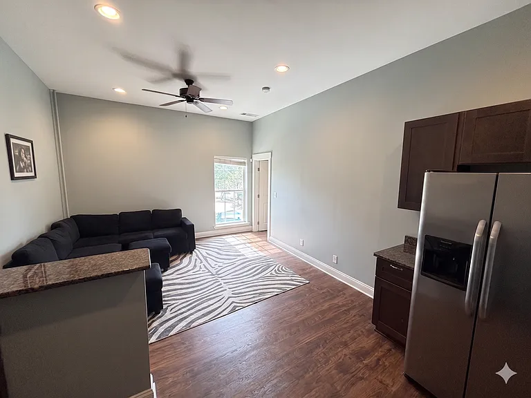 492 N Thomas St — Photo 2