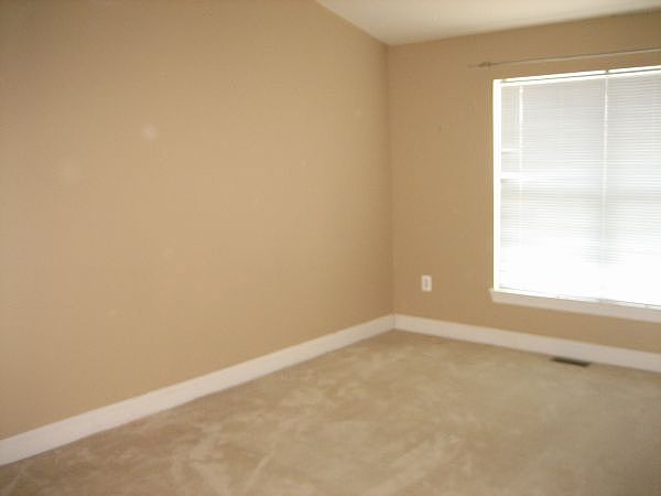 Room avaliable (12X16)