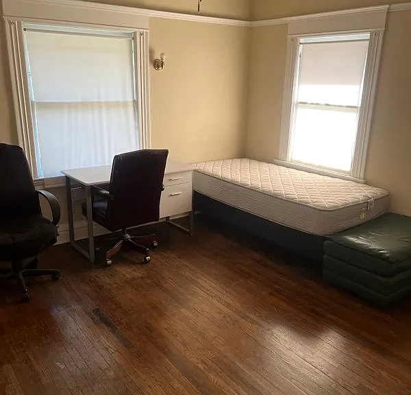 2679 Menlo Ave #ROOMS — Photo 3