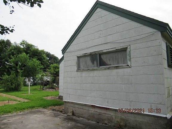 3rd image of 2601 Cedar Dr