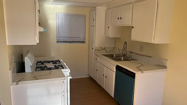 2 bed, 900 sqft, $2,400 — Photo 1