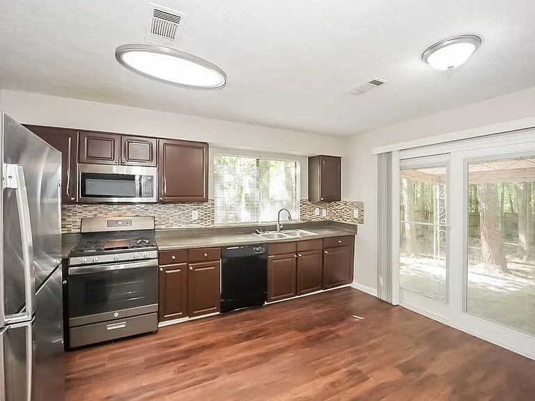 67 Burnham Cir — Photo 8