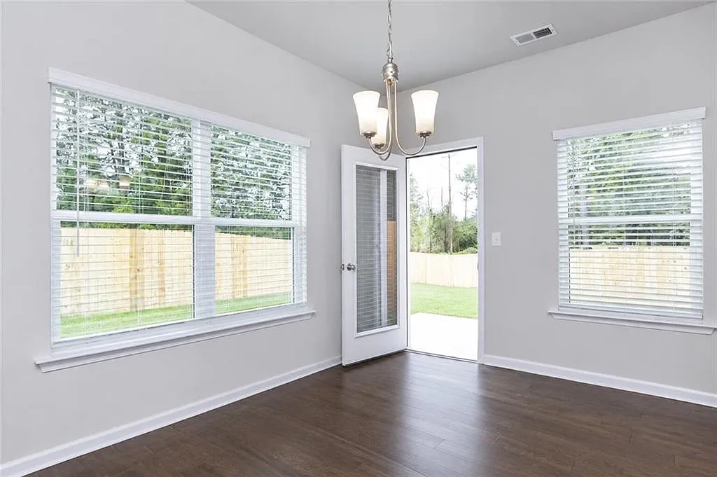 3 bed, 2.5 bath, 1528 sqft, $1,995 — Photo 3