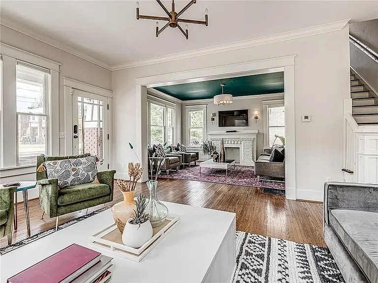 3404 N Western Ave — Photo 4
