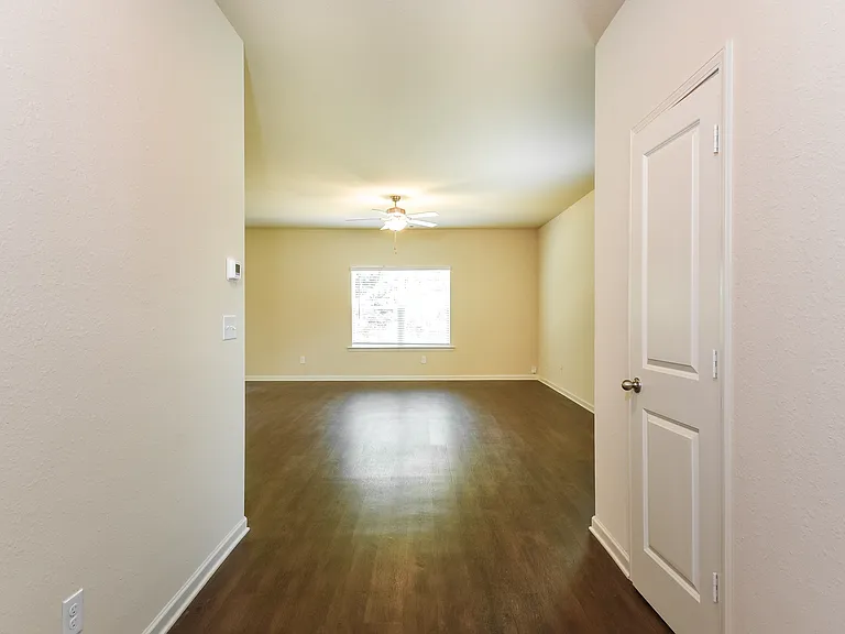 132 Innis Brook Cir — Photo 2