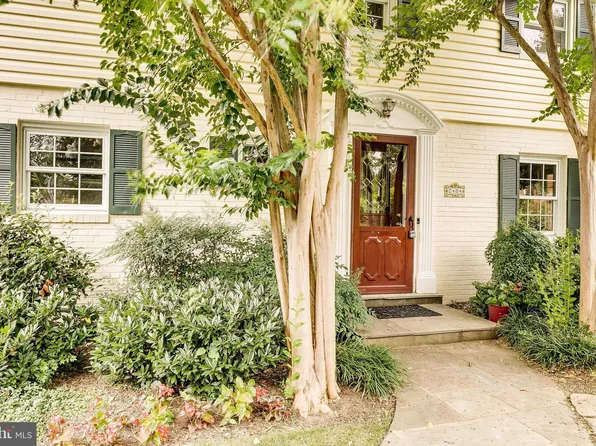 2404 Cameron Mills Rd, Alexandria, VA 22302