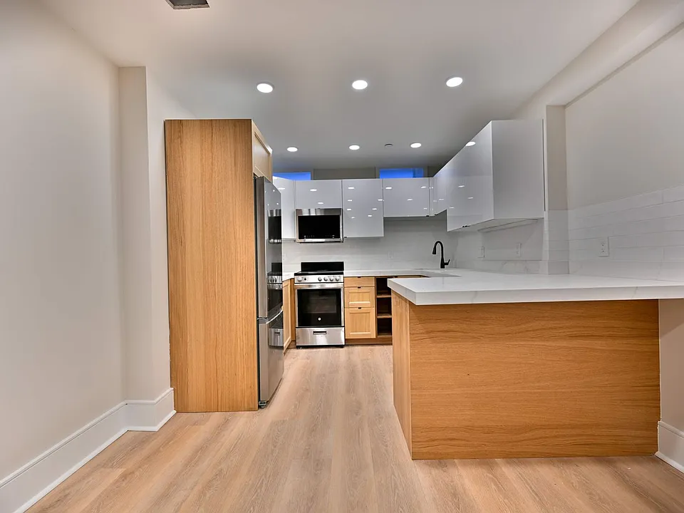 16 Winchester St #1A