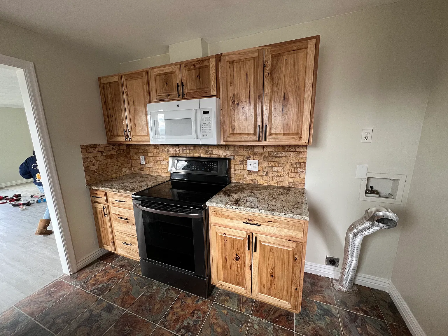 8 G St SE — Photo 2