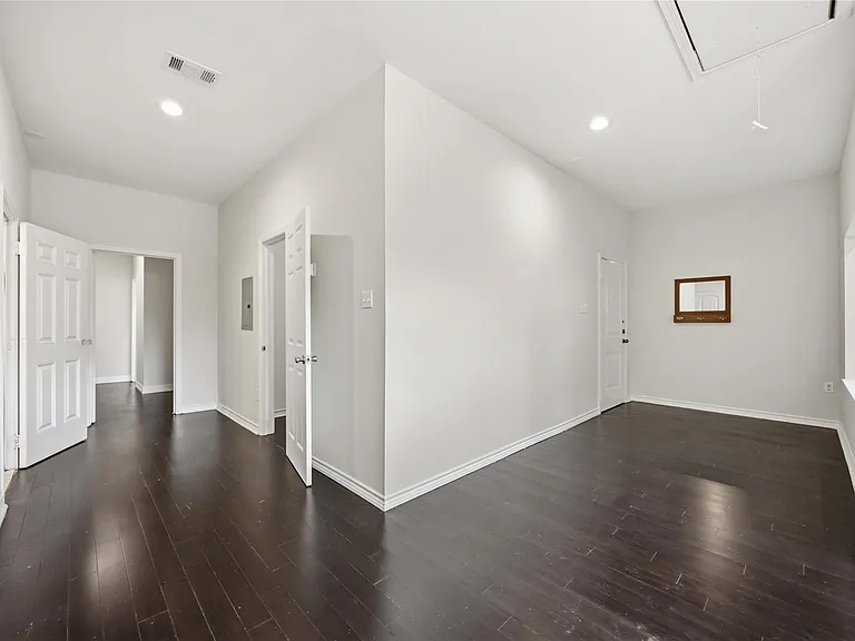 5302 Saxon Dr #1/2 — Photo 26