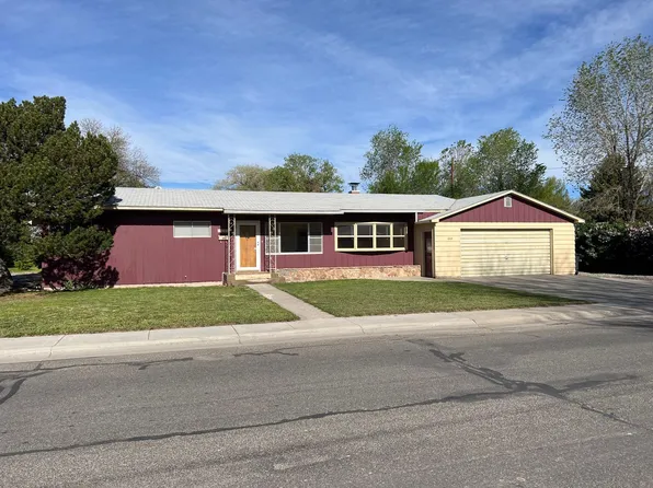 1004 N Broadway Ave, Riverton, WY 82501