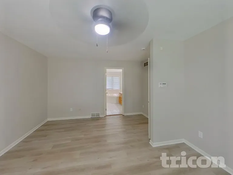 209 Greenbriar Ln — Photo 9