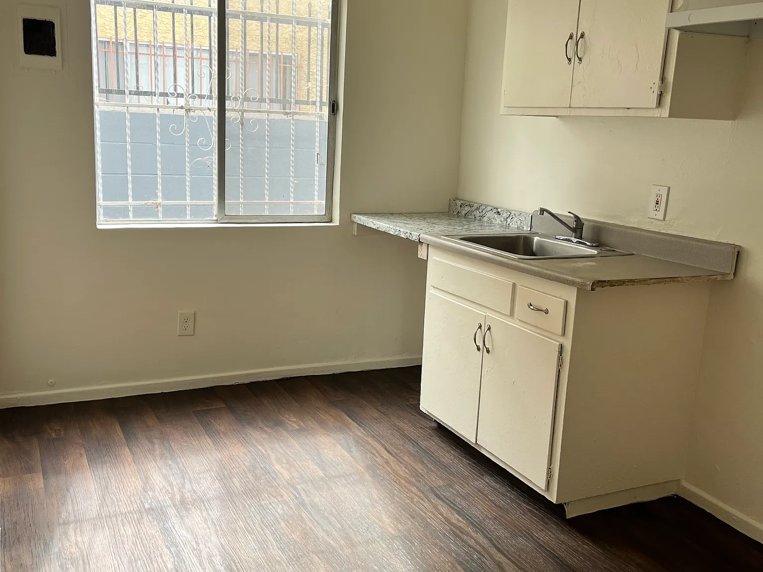 Studio, $1,600 — Photo 3