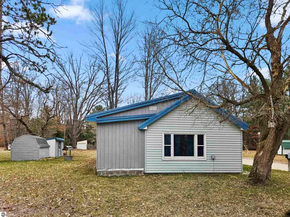 11485 Union St, Fife Lake, MI 49633