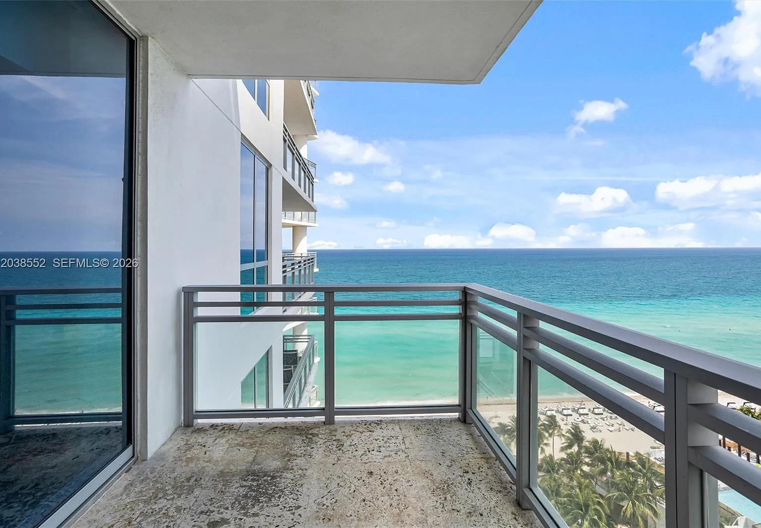 Diplomat Oceanfront Resid — Photo 3