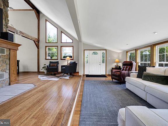 5th image of 1094 Seifrit Ln
