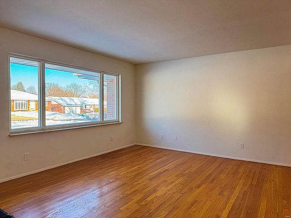 4th image of 6100 Pebble Hill Dr